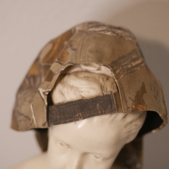 Realtree camo cap with lights built into visor - Picture 2 of 5